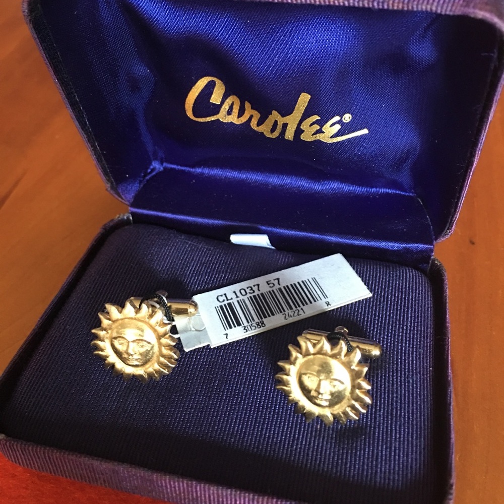 Carolee cuff link